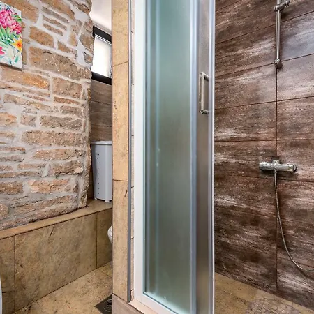 Apartman Sara Tinjan Exterior photo