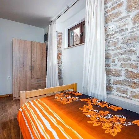 Apartman Sara Tinjan Exterior photo