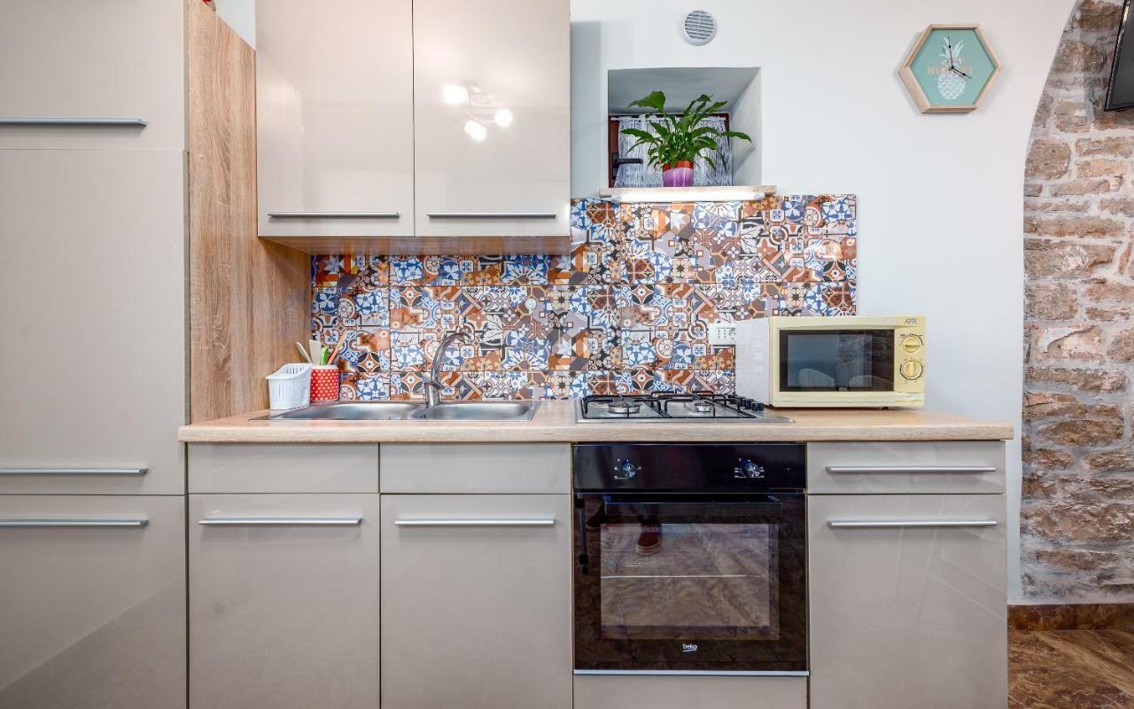 Apartament Sara *